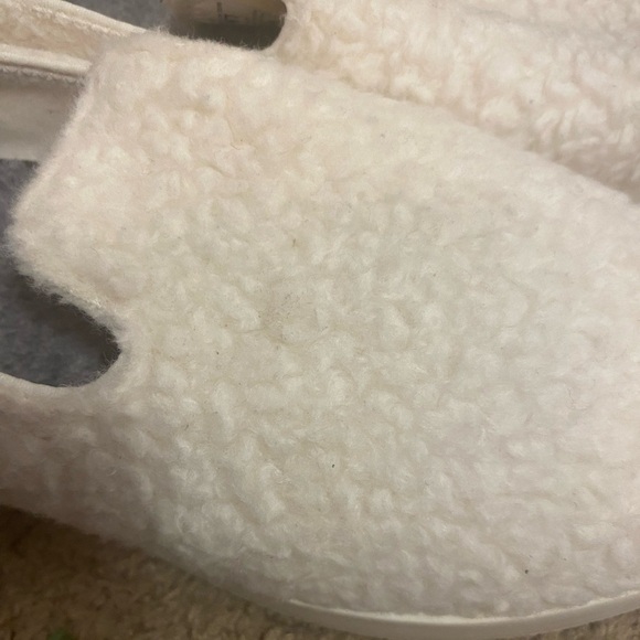 ALLBIRDS Wool Dwellers White Fuzzy Hard Sole Slippers - Picture 8 of 10